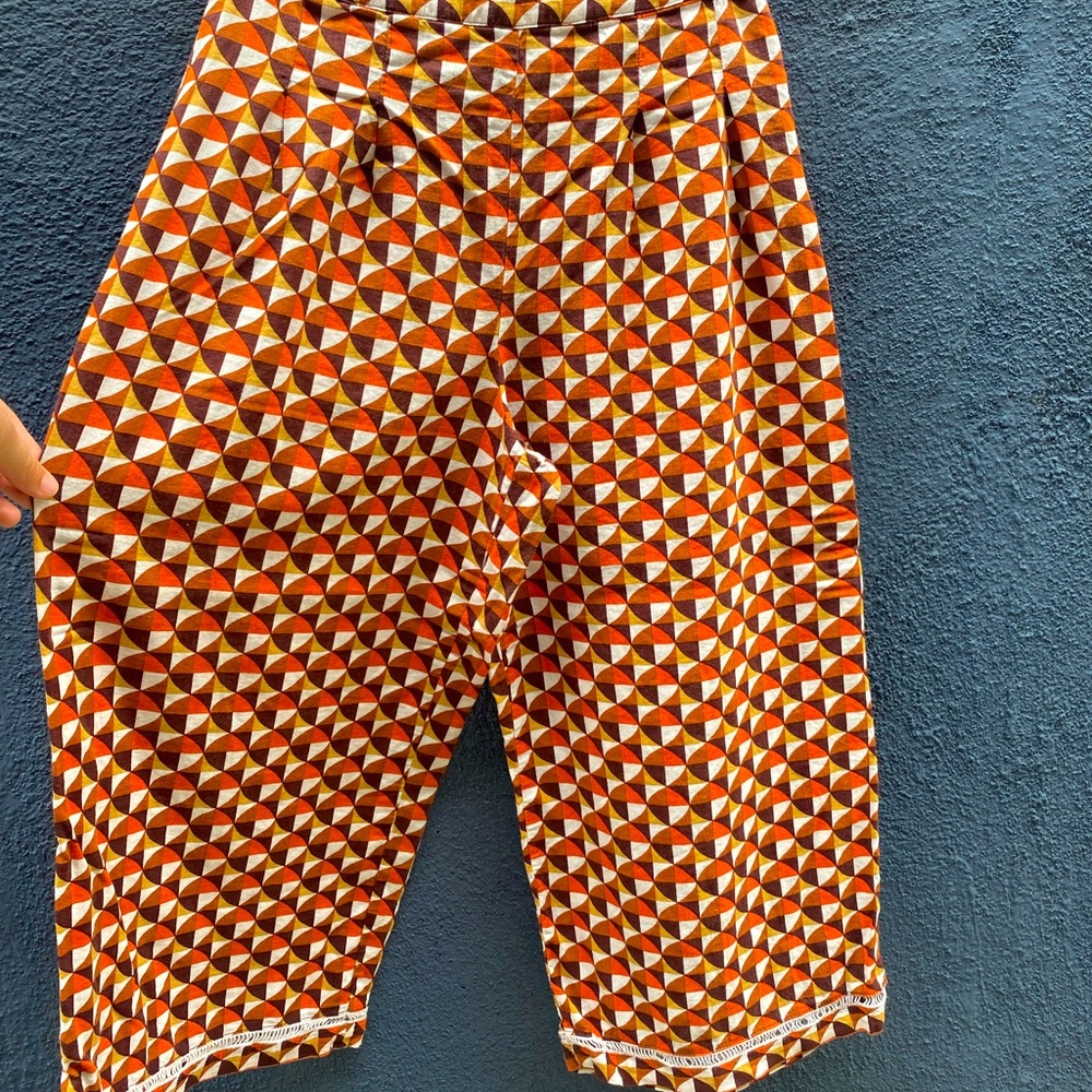 Forever 21 Geometric 3/4 Length Pants